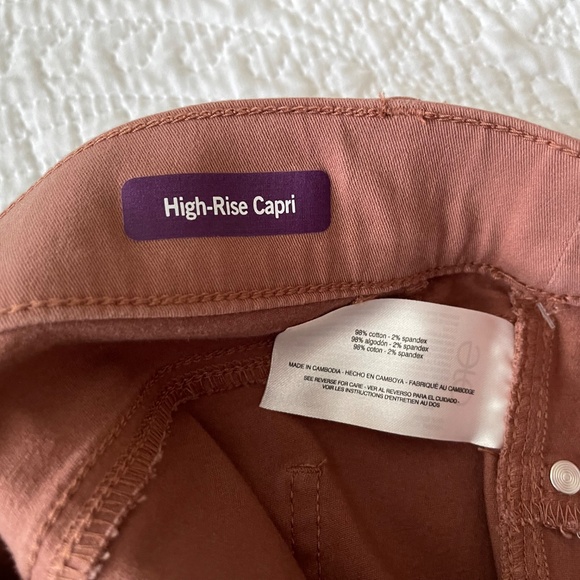 Womens Gloria Vanderbilt Shape Effect Pull On High Rise Capri Pants - Picture 10 of 13